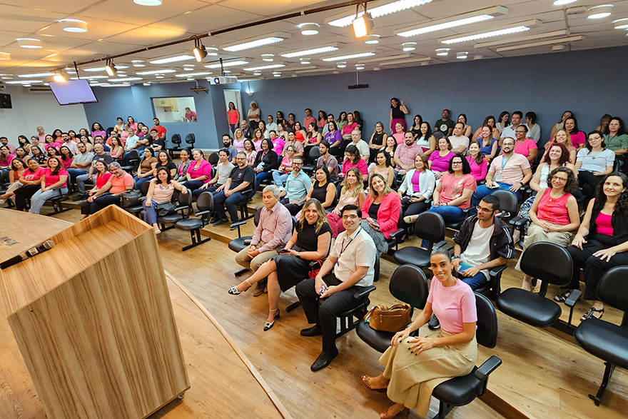 Participantes vestiram roupas na cor rosa em apoio à campanha Outubro Rosa